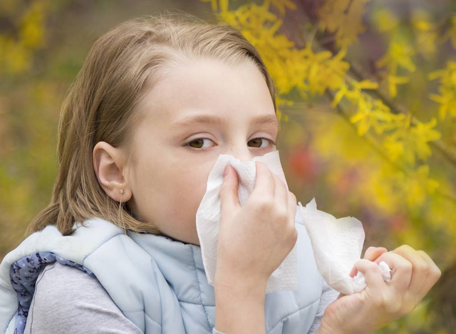 春季万花开 当心宝宝患上过敏性鼻炎 很多爸妈们却误认为是感冒 家