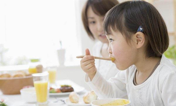 『孩子』孩子也能长成大高个儿宝宝头型暗示将来身高?矮个父母做好三点