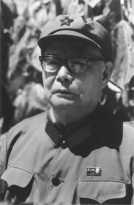 军籍：仍保留军籍，当副总理时又回到军队，统领全军，此人转业