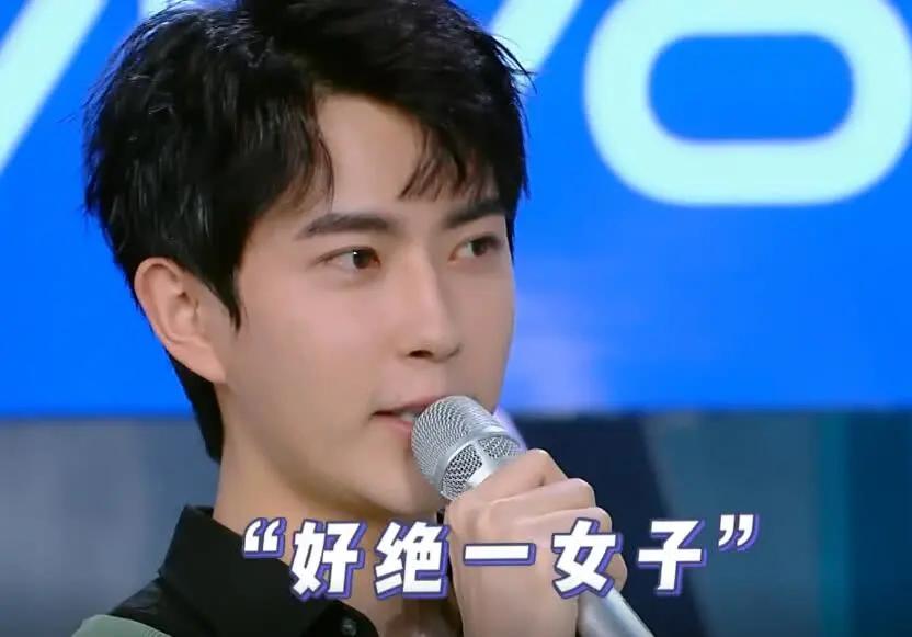 何炅让于朦胧评价娜姐,谁注意他说了啥 点评一针见血