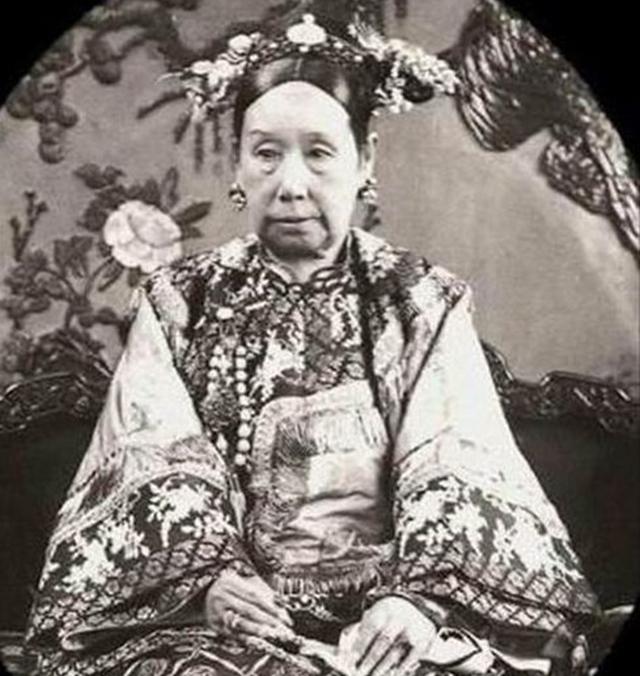 慈禧|慈禧的最后一天：早晨在处理光绪的后事，傍晚嘴里含上了夜明珠