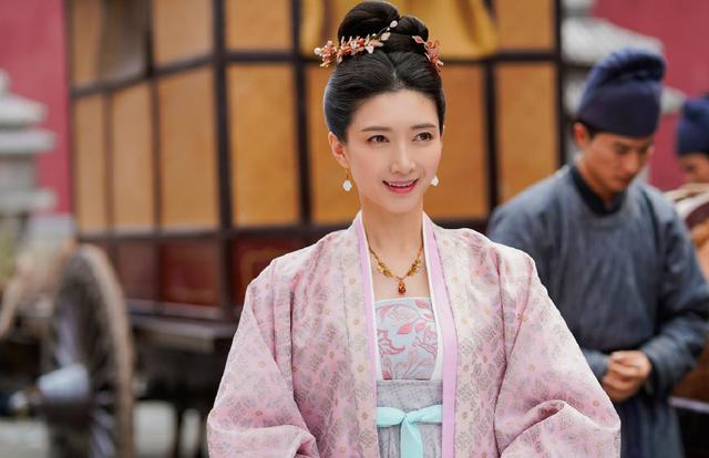江疏影、张天爱正面开怼，“艳压”骂仗背后有