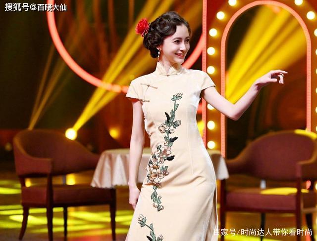 关晓彤旗袍造型优雅动人 网友:鹿晗快看你女朋友