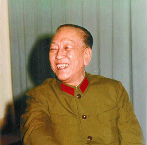 军籍：仍保留军籍，当副总理时又回到军队，统领全军，此人转业