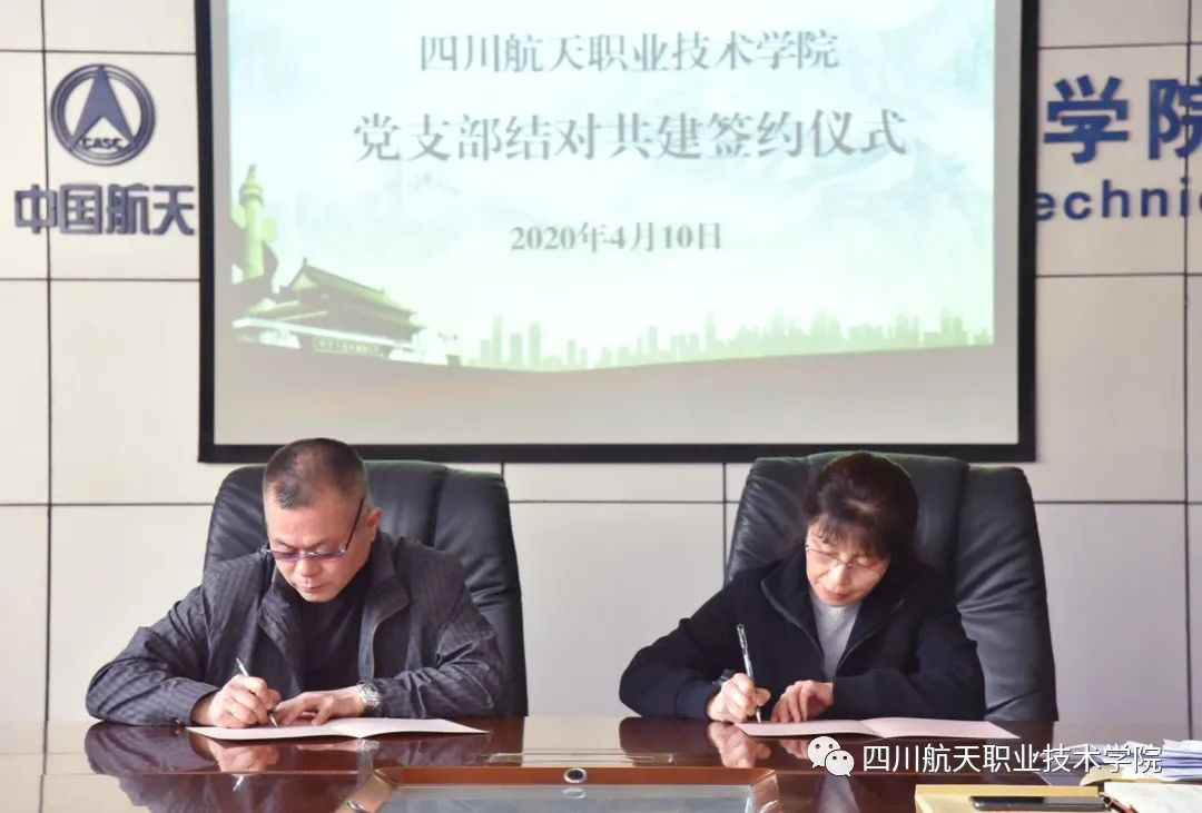 四个自信是什么时候首次提出的 f30601bcf1cd413f9927f856d3c12254.png