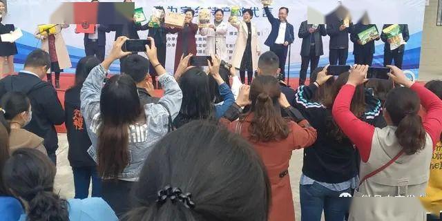县委常委,宣传部长张剑蓉,县人大常委会副主任朱惠兰,政府副县长