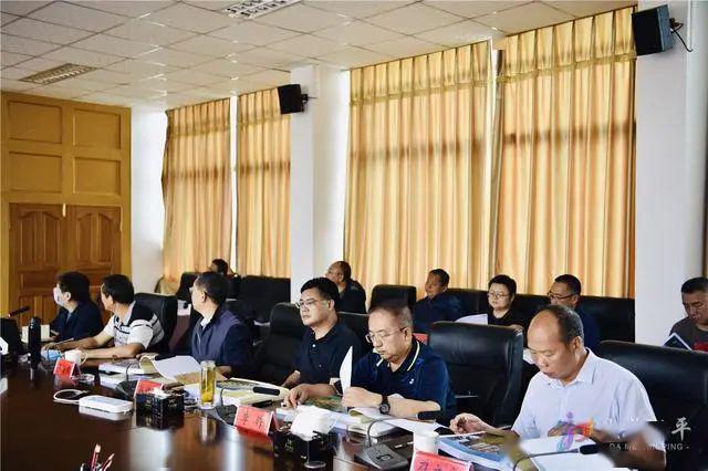 新平县召开城乡规划建设委员会会议