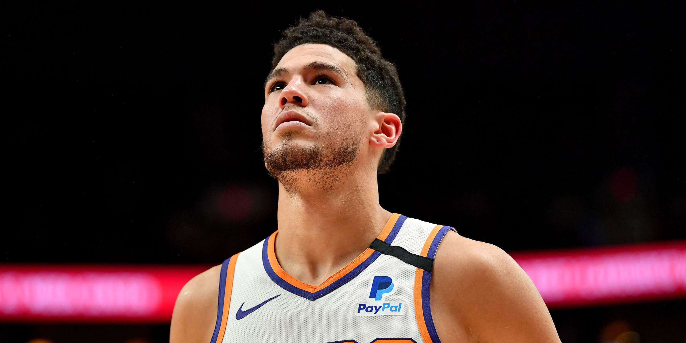 布克NBA录像回顾巅峰表现 惊艳全场的得分秀与关键时刻大心脏投篮集锦