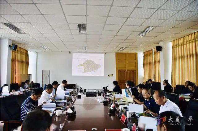新平县召开城乡规划建设委员会会议
