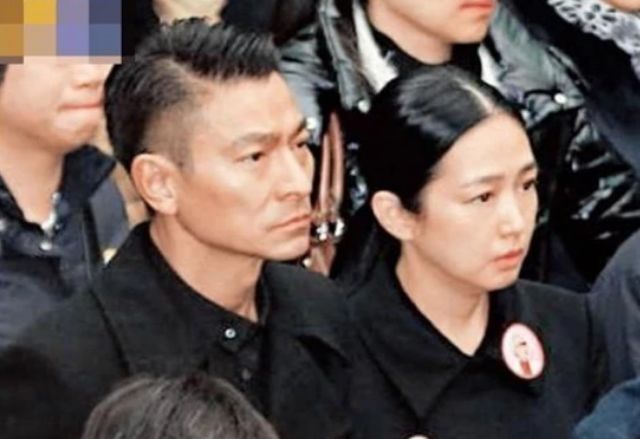 和小4岁老婆因戏生情，29岁就当上爸，11岁儿子长