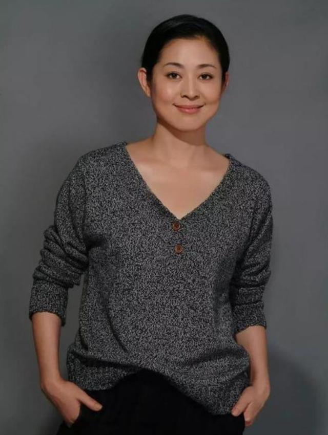 『哥哥』哥哥对她横着呢，她从不去儿子家住倪萍直言：我妈最疼哥哥