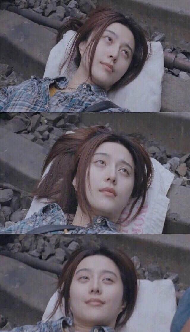 同是素颜出镜，张柏芝洋气十足美的高级，而范