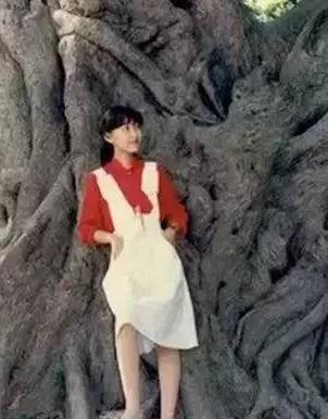 历史老照片:80年代的漂亮女孩.