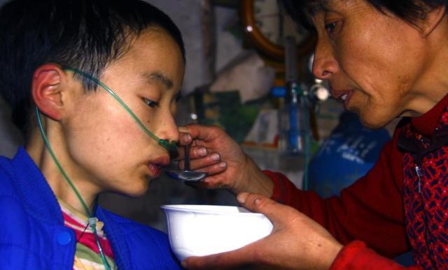 八年前，卖肾买苹果手机的高中生，如今过得还