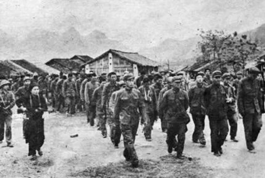 「作戰(zhàn)」尋訪昔日戰(zhàn)場：300多戰(zhàn)友失蹤地，現(xiàn)在怎么樣，老兵重返越南