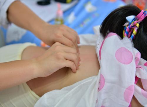 「家长」孩子的脾胃被3种喂饭方式给“毁”了!儿科医生:家长快停手吧