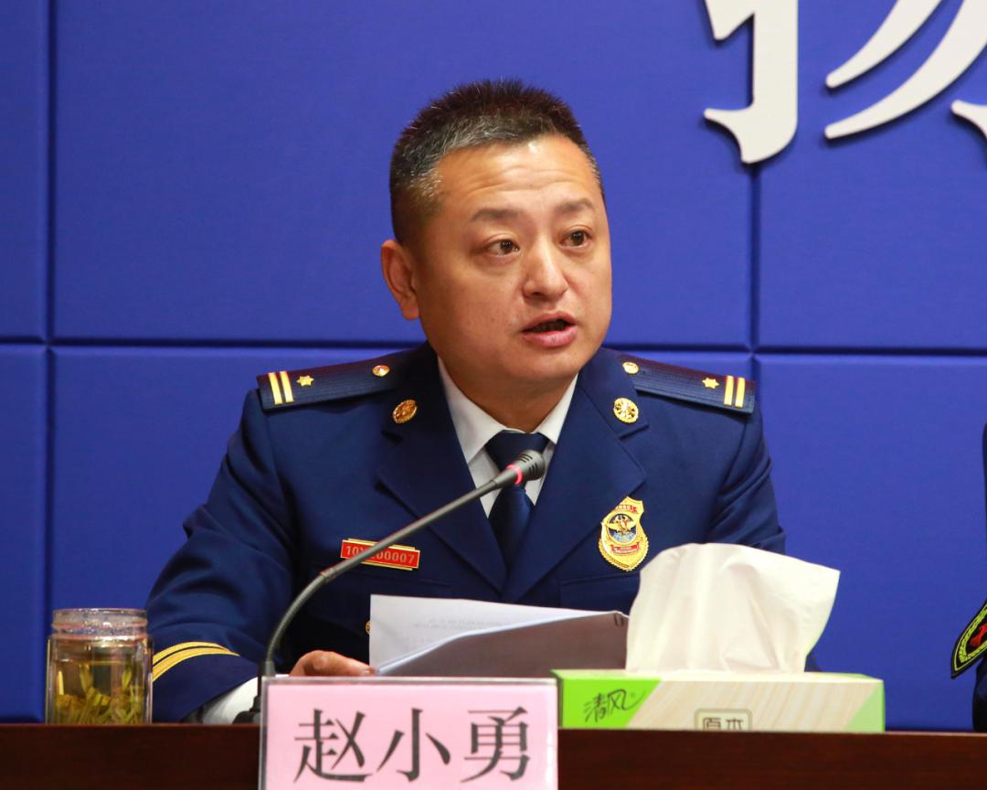 赵小勇副支队宣读了《全市消防救援队伍提升战斗力"大讨论,大排查,大