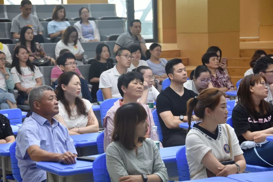 孩子@《中国儿童身高管理现状调研报告》提醒：7成家长对身高盲目乐观
