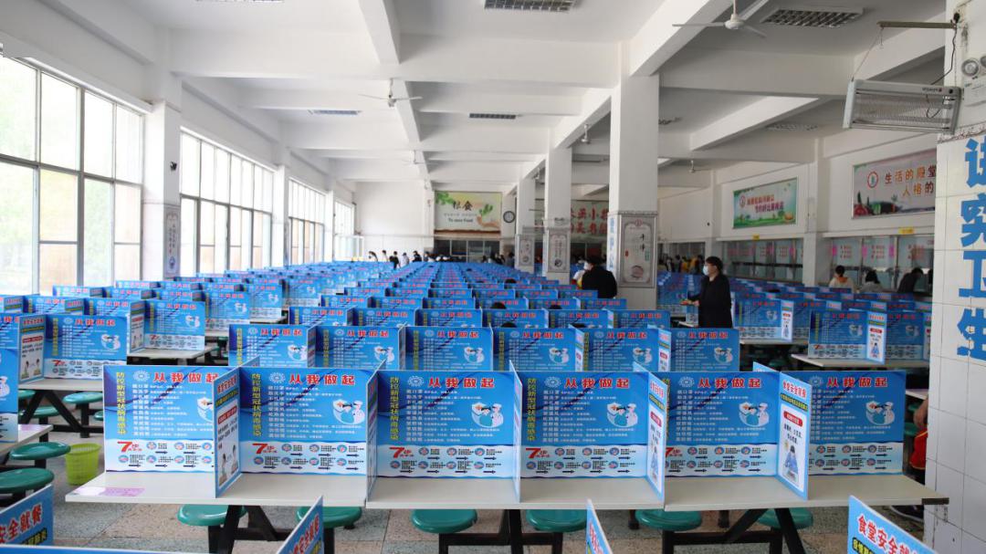 复学|镇巴中学:食堂挡板阻传播,教育引导养习惯