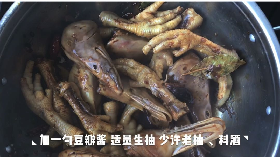 周黑鸭鸭头怎么吃