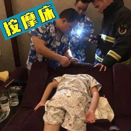 #护栏#突发！东莞一孩子头卡在护栏中······