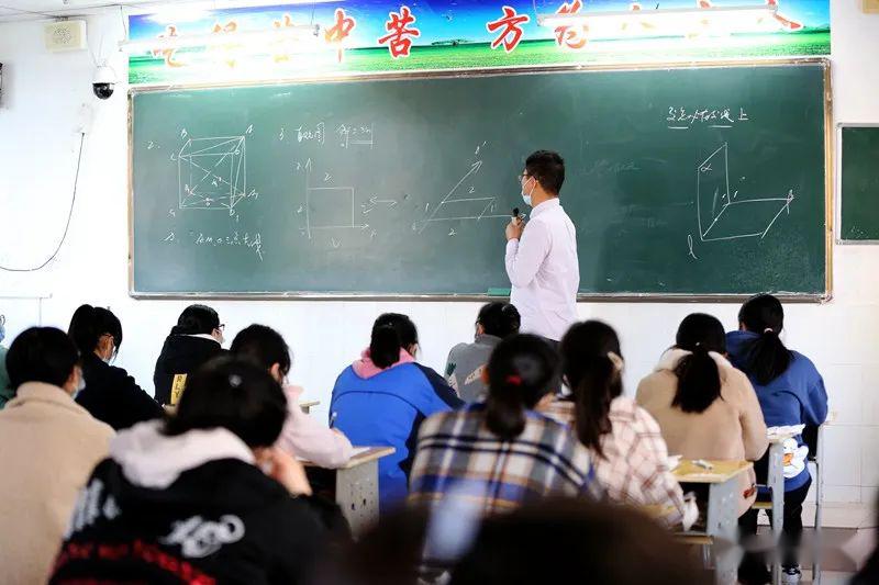 探访毛坦厂中学高三学生返校学习实况!_教学楼