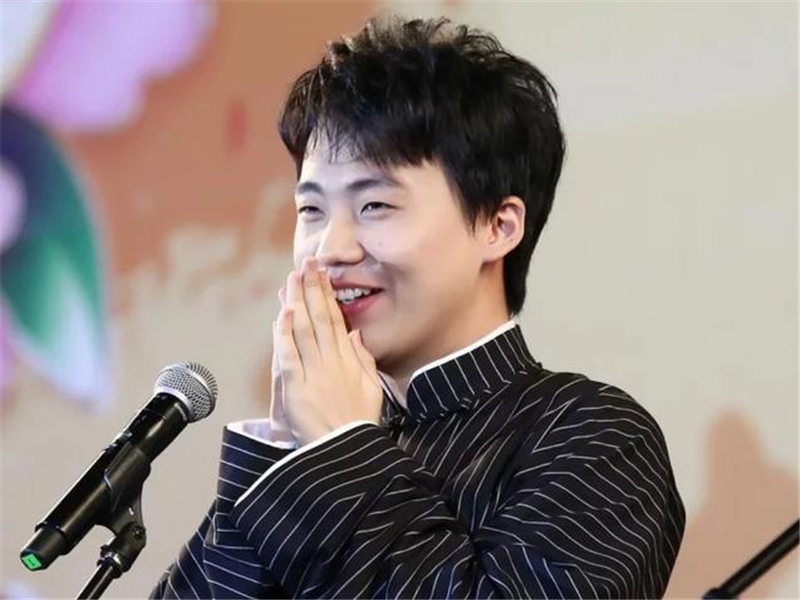 郭麒麟狂追张含韵,二人处于热恋期?网友:德云社儿媳妇