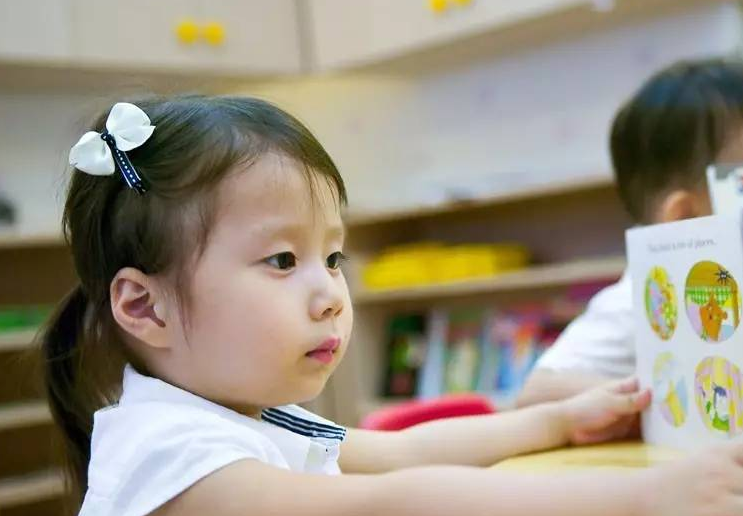 孩子@《中国儿童身高管理现状调研报告》提醒：7成家长对身高盲目乐观