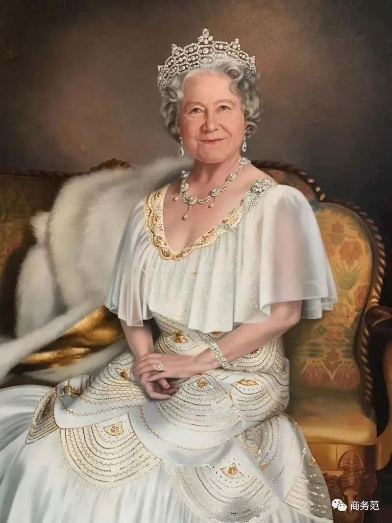原创英国女王妈妈超硬核101岁王太后辅佐2位君王穿衣珠宝引领王室潮流