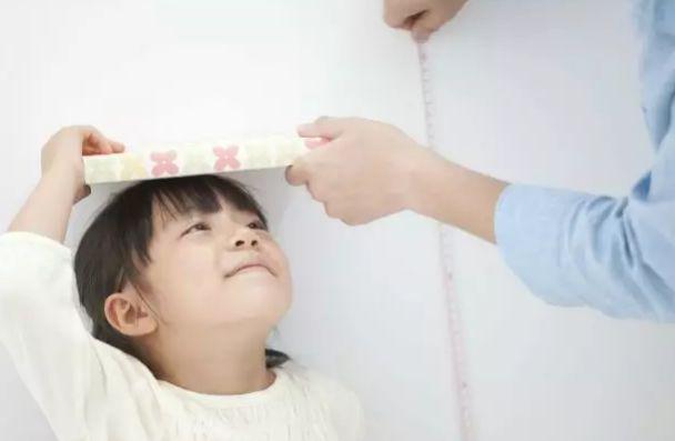 『身高』很多家长还在做，医生的话让人心碎...被身高害惨的中国孩子