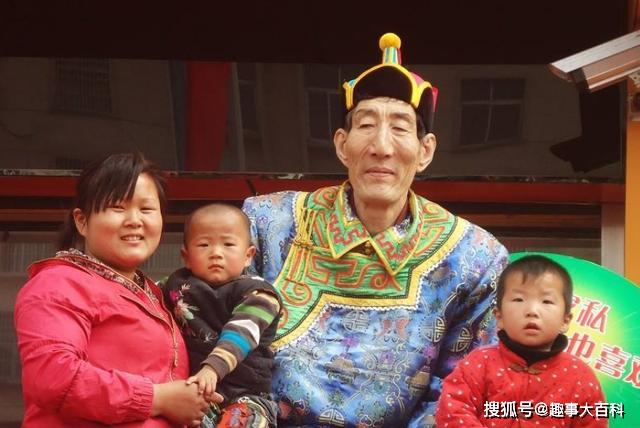 米巨人■娶妻生娃后的他，今状况如何？2米巨人56岁娶28岁女友