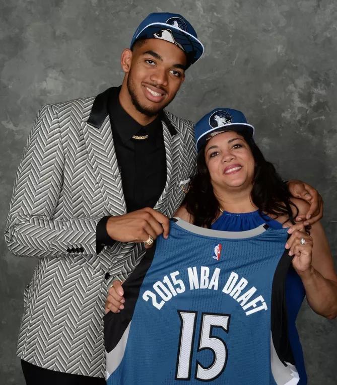 『母亲』NBA两大噩耗！唐斯母亲因新冠去世！开拓者也有工作人员去世了