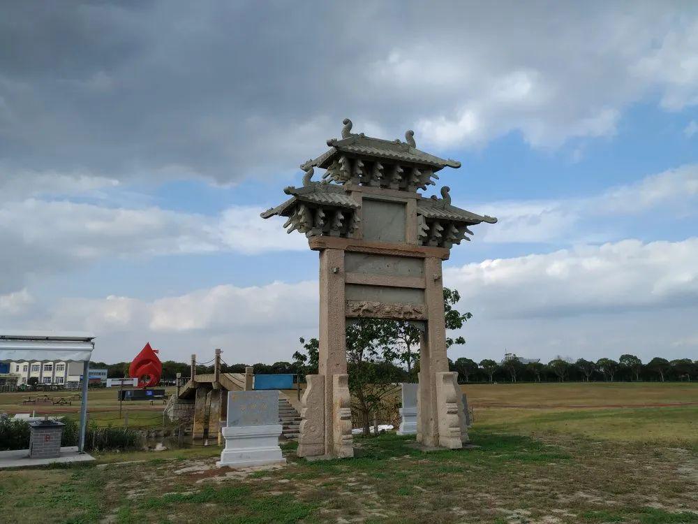 旌节坊,始建于清乾隆年间,原位于奉贤区泰日镇木行村一组(清代的贞女