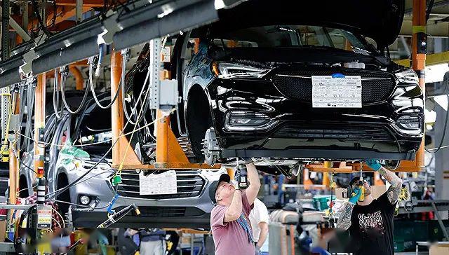疫情對美國三大汽車制造商影響正在加劇，已有21名工人感染後去世 國際 第1張