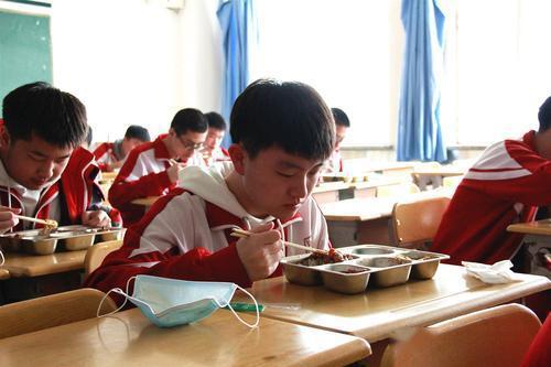 高三■吉林市这两所中学井然有序高三开学一周