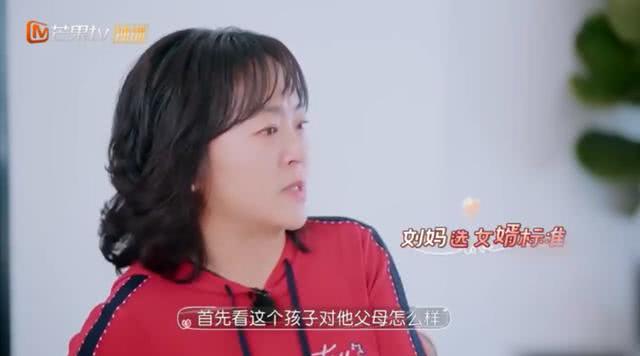 男星花光积蓄为父治病只能裸婚，工资曝光心酸