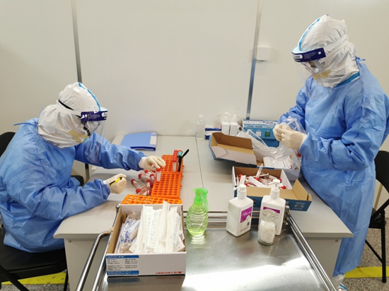 沈阳四院值守桃仙机场 一天为400多人采样