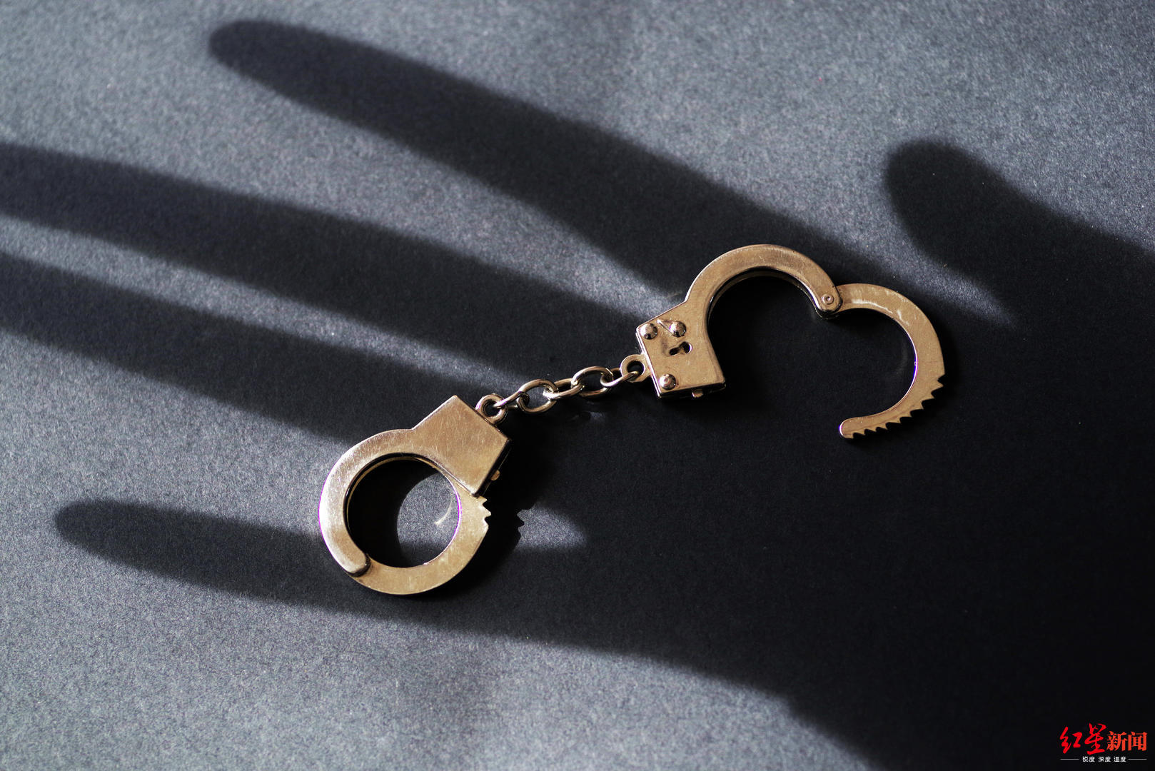 女子在酒店被搭讪男子性侵 法院通报：房间聊天