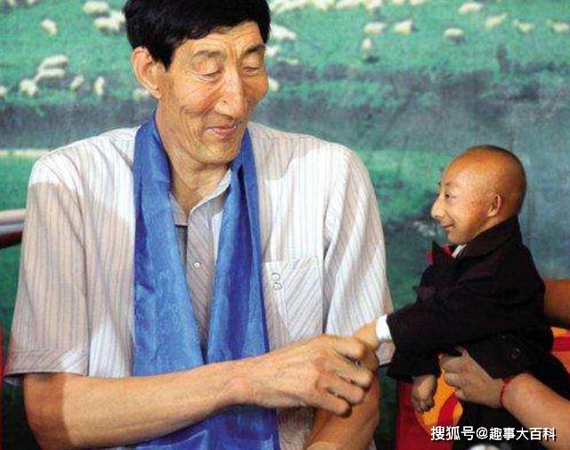 米巨人■娶妻生娃后的他，今状况如何？2米巨人56岁娶28岁女友