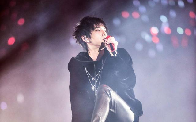 华晨宇2020歌手第一_《智族GQ》2020年度歌手——华晨宇(2)