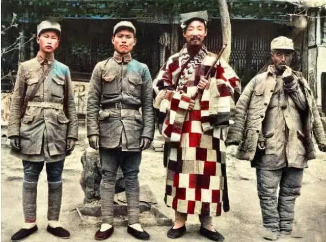 "彩色"老照片:下山救世的道士,低头哈腰的汪精卫