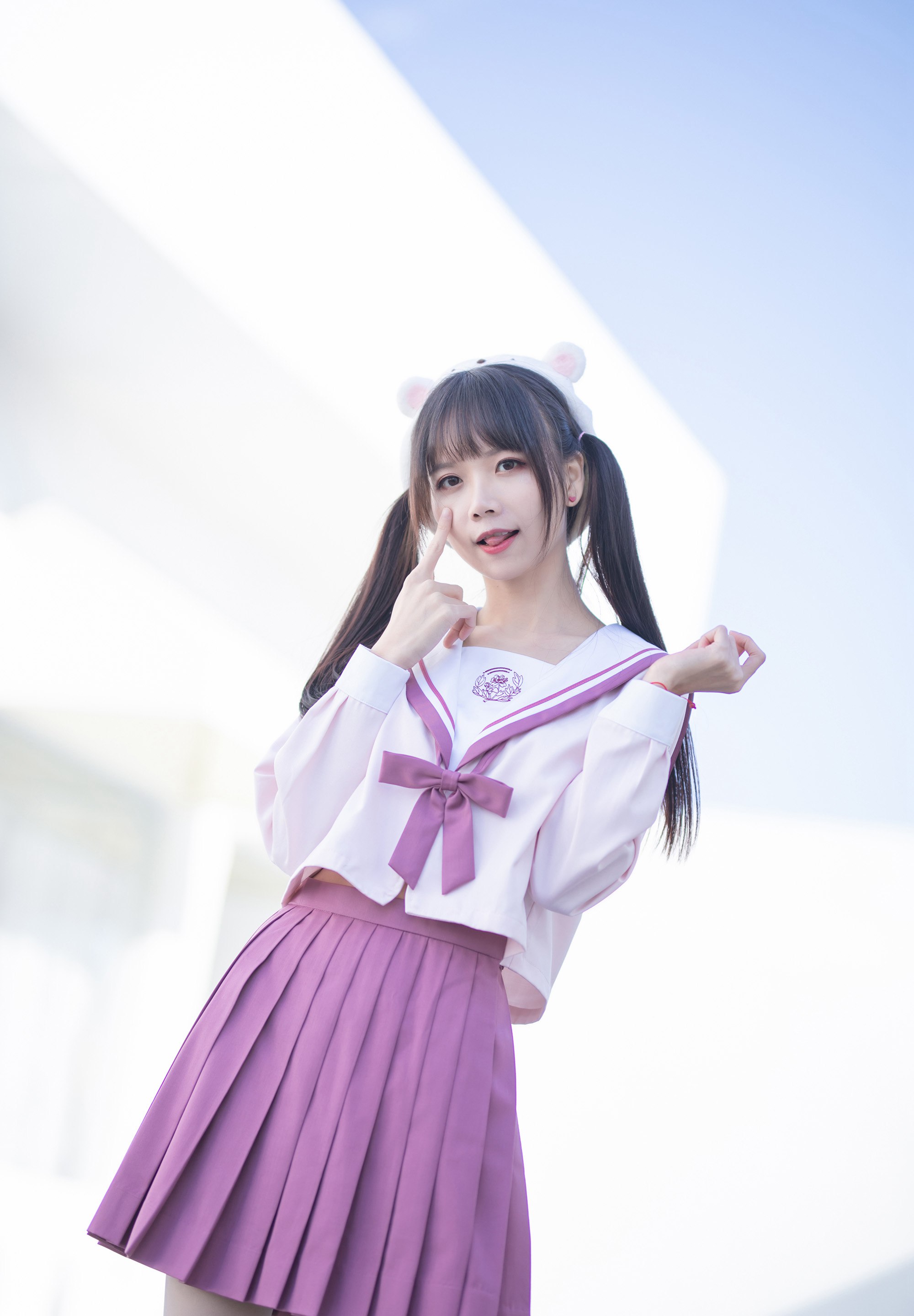 jk制服:院子里的jk少女