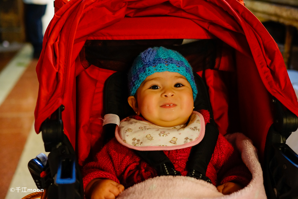 在智利首都圣地亚哥走街串巷逛市集