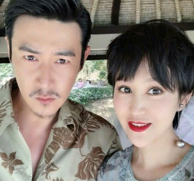 陆毅鲍蕾年轻时照片 adf21728e0ad4087bf2b3f623015cba2.jpeg