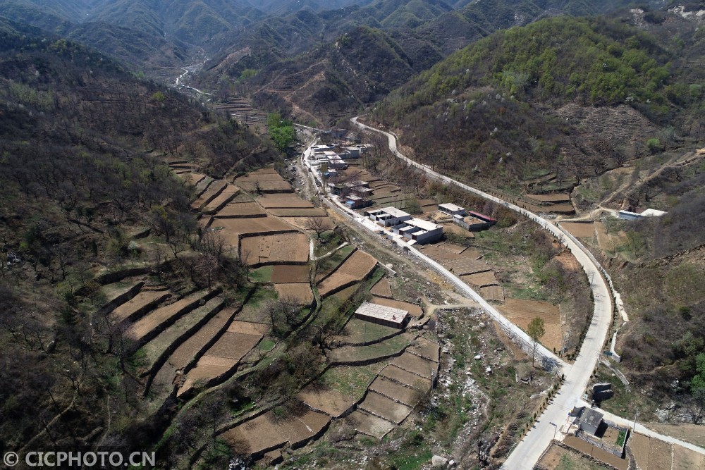 河北临城:深山修通致富路