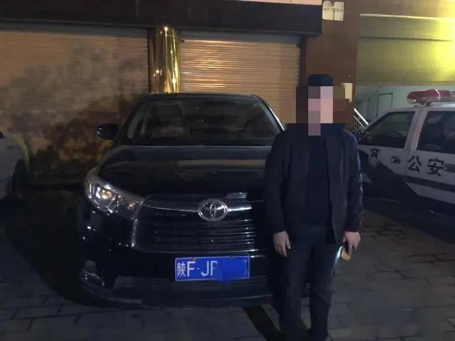 3月21日晚20时,一辆车牌号为陕f55*的小型汽车从汉中站下站后接受