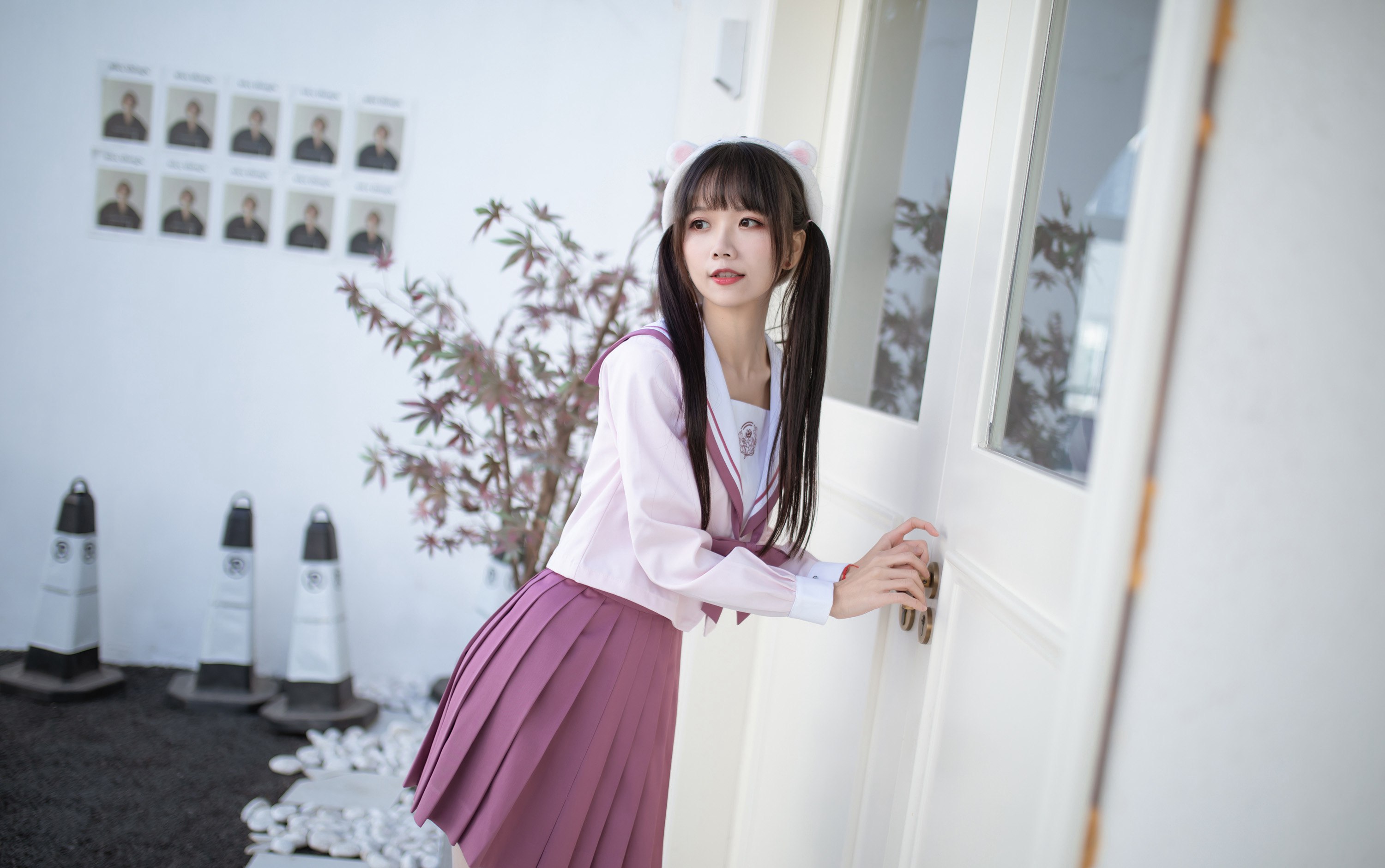 jk制服:院子里的jk少女