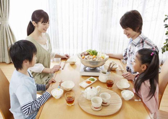 孩子：却可以让宝宝聪明又健康，妈妈们学起来这个动作不用花一分钱