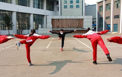 高三■吉林市这两所中学井然有序高三开学一周