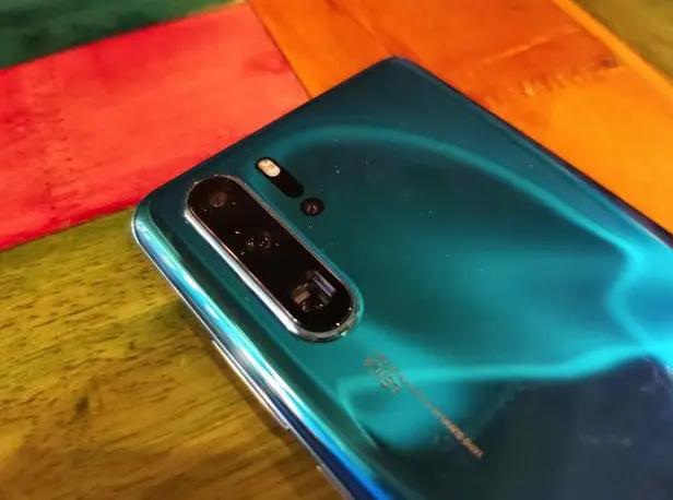 华为防水手机排行榜_暴雨天竟敢刷抖音?这些防水手机太强大(2)